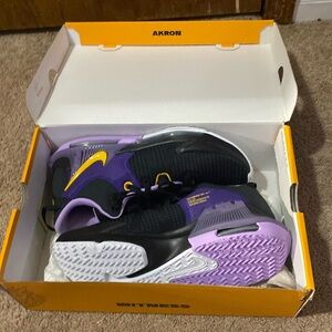 Lebron witness VII. (SIZE10.5)